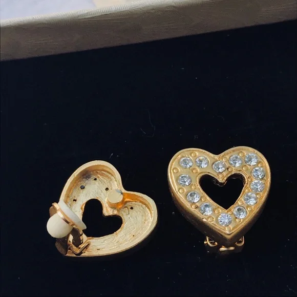 - Heart clip on earrings - Picture 3 of 7